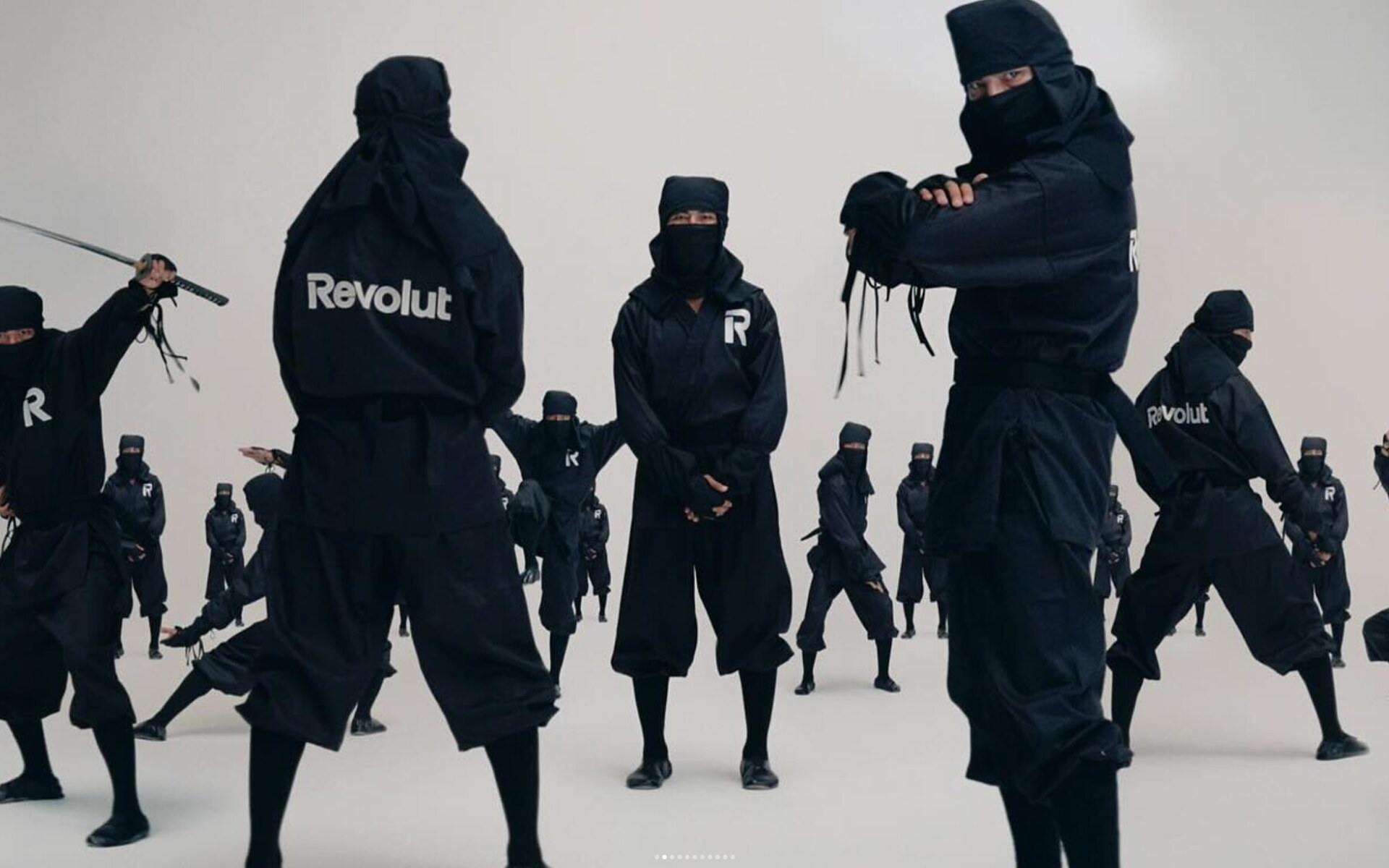 Revolut and La Velada del Año V campaign still